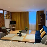 Stubsi Offer A Magnificent View Of The Colonnade Apartman