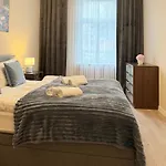 Apartman Stubsi Offer A Magnificent View Of The Colonnade *