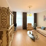 Apartman Stubsi Offer A Magnificent View Of The Colonnade *