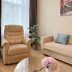 Stubsi Offer A Magnificent View Of The Colonnade Apartman