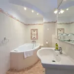 Stubsi Offer A Magnificent View Of The Colonnade Apartman *
