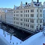 Stubsi Offer A Magnificent View Of The Colonnade *