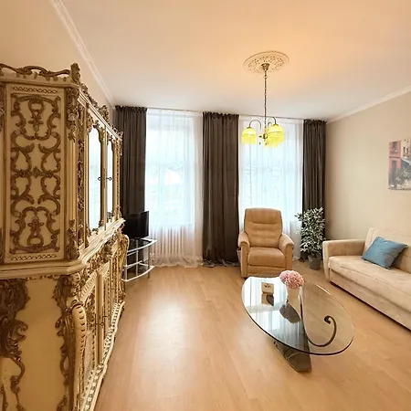 Apartman Stubsi Offer A Magnificent View Of The Colonnade *