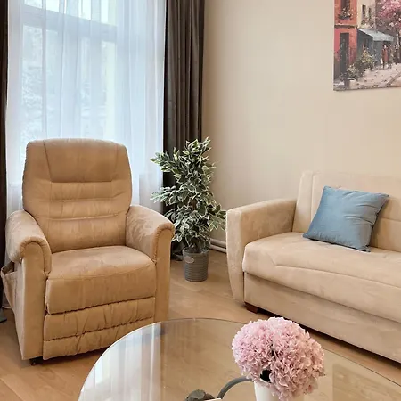 Stubsi Offer A Magnificent View Of The Colonnade Apartman