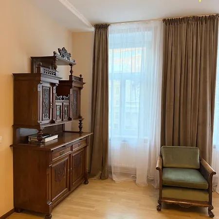 Stubsi Offer A Magnificent View Of The Colonnade Apartman