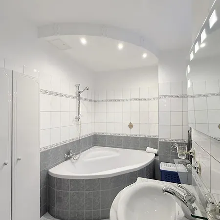 Apartman Stubsi Offer A Magnificent View Of The Colonnade *