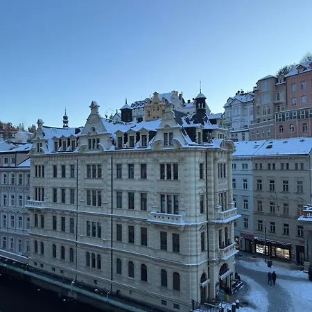 Stubsi Offer A Magnificent View Of The Colonnade Apartman