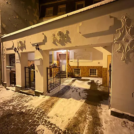 Stubsi Offer A Magnificent View Of The Colonnade Apartman