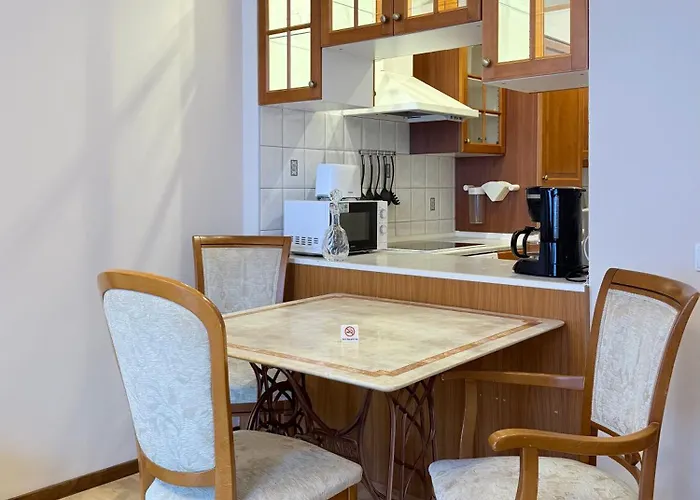 Stubsi Offer A Magnificent View Of The Colonnade דירה קרלובי וארי