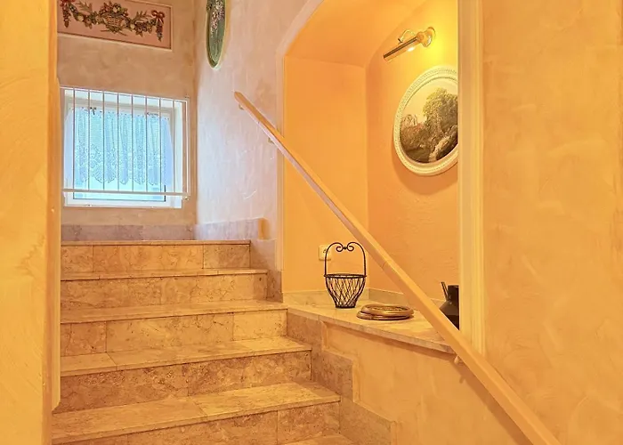 Stubsi Offer A Magnificent View Of The Colonnade דירה *